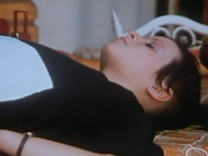 Java Consulting: ブリジット・ラヘイ、アヌシュカ&amp;マリオン・ウェッブの熱い膣の愛撫シーン8:「秘密の無毛な女性」(1979年)