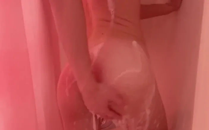 Eris Jolie: Wet &amp; Creamy Shower Jerkoff!