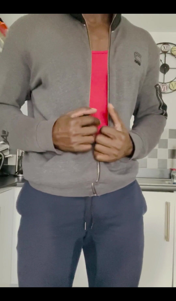 Afro Black XXX: Bună ziua iubiților, înapoi la Londra!