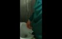Idmir Sugary: Teen đi tiểu 5 lần tại nhà vệ sinh công cộng trong...