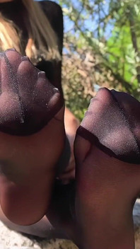 Sedutora provocação de pés de nylon