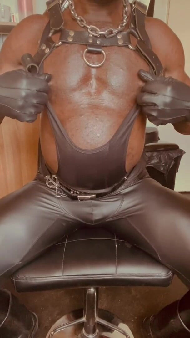 Brodyjayrichardson: Testostérone induit une grosse fucka noire dans un buste de...