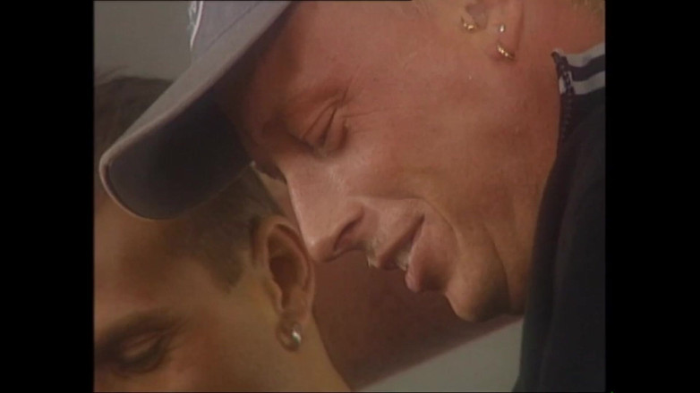 Muschi movie official: 美しいエッチな熟女は、硬い巨根を持つ2人の男に犯されて満足していました