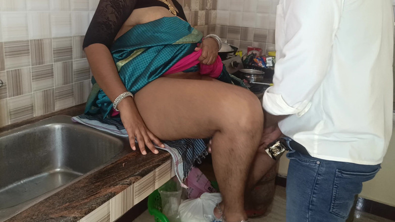 Wonder: Dona de casa na cozinha fode