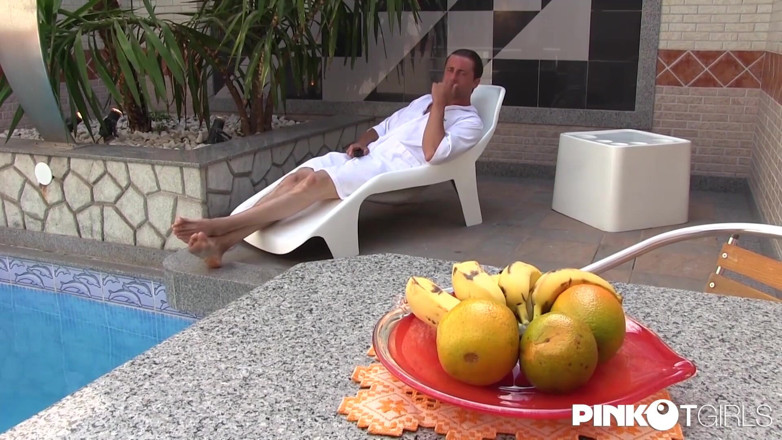 Pinko TGirls: Shemale Priscilla Reis buggers another shemale Melyna Merli then they...