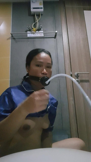 Thumbnail of Luckykik Has Her Pee for You