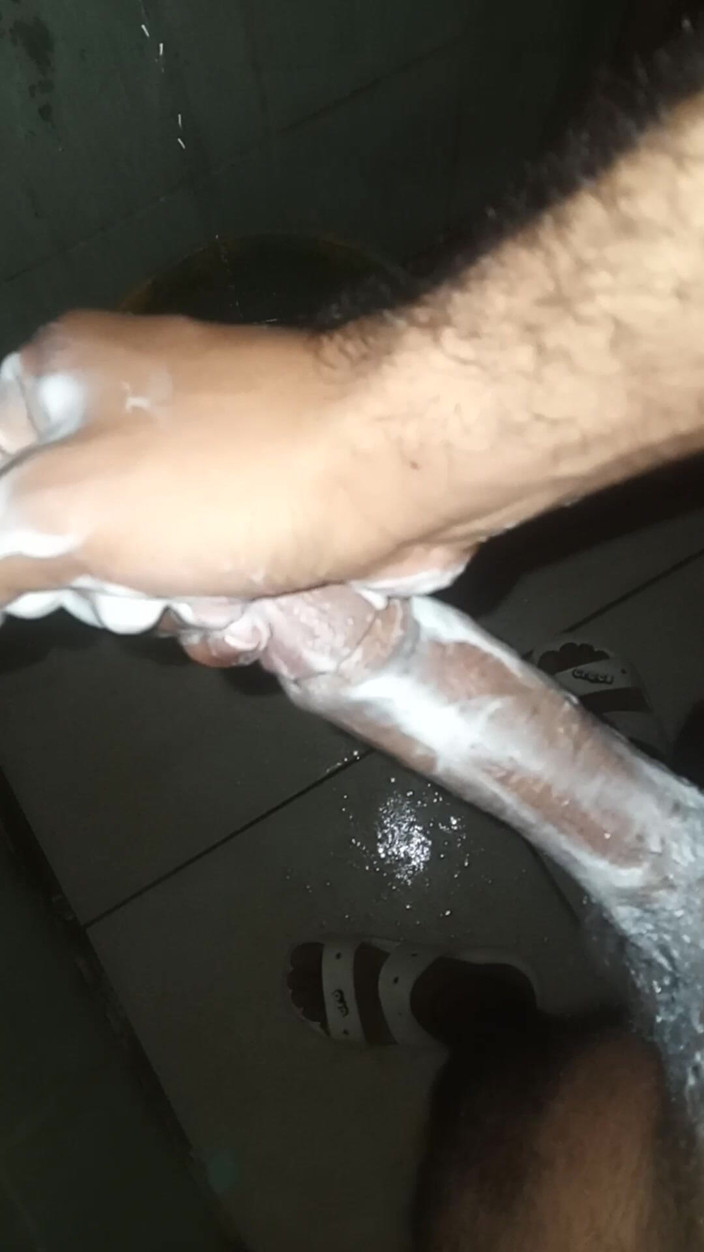 Cute boy jerks off: Chlapec vezme pilulku omylem a skončí tím, že popadne ptáka v...