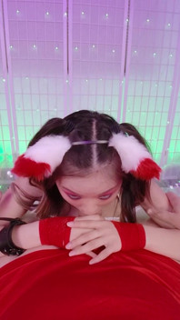 Foxy châu Á nóng bỏng lulu chu liếm và bú con cu to