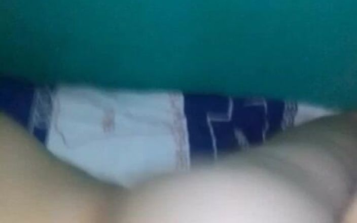 Sofixxx: Untreue schwägerin lässt wieder ihren leckeren arsch morbid sein und...