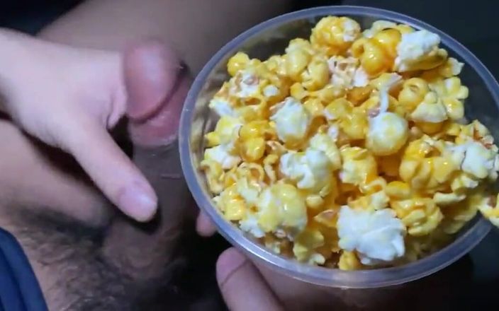 SinglePlayerBKK: Coli bareng popcorn.