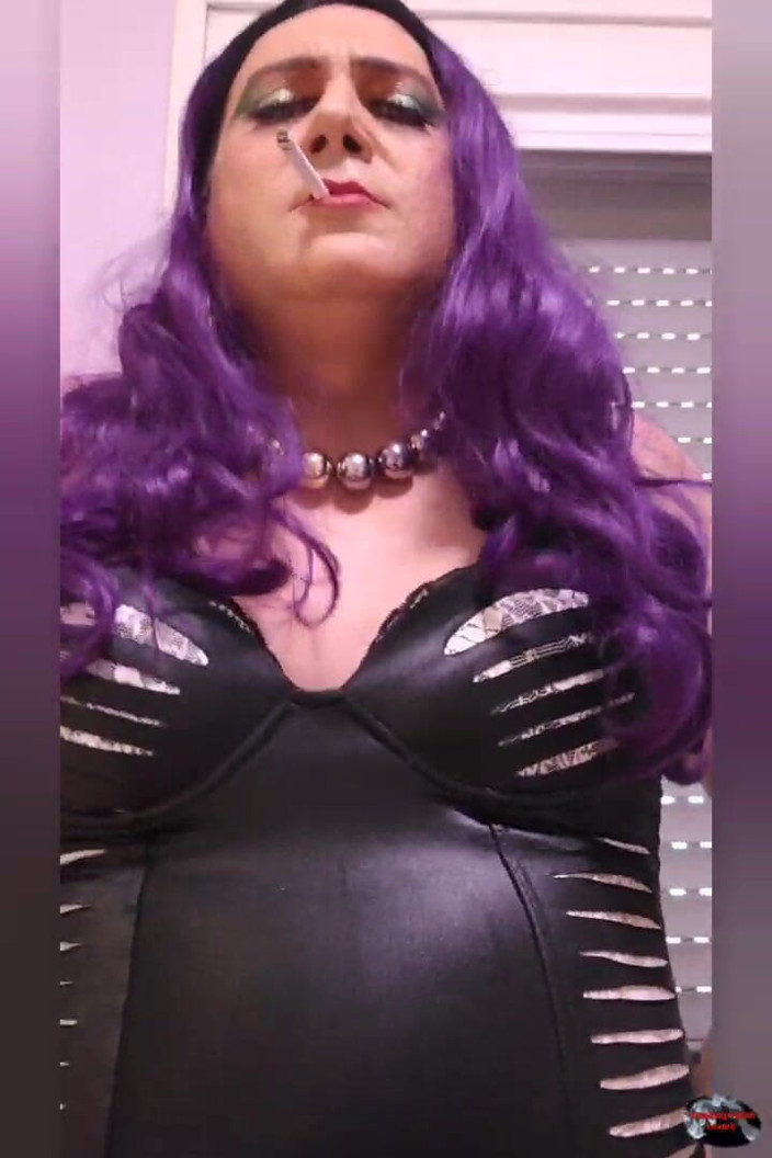 HollyCox: Holly Fucking Smoking and Cumming O Lilli S Cunt