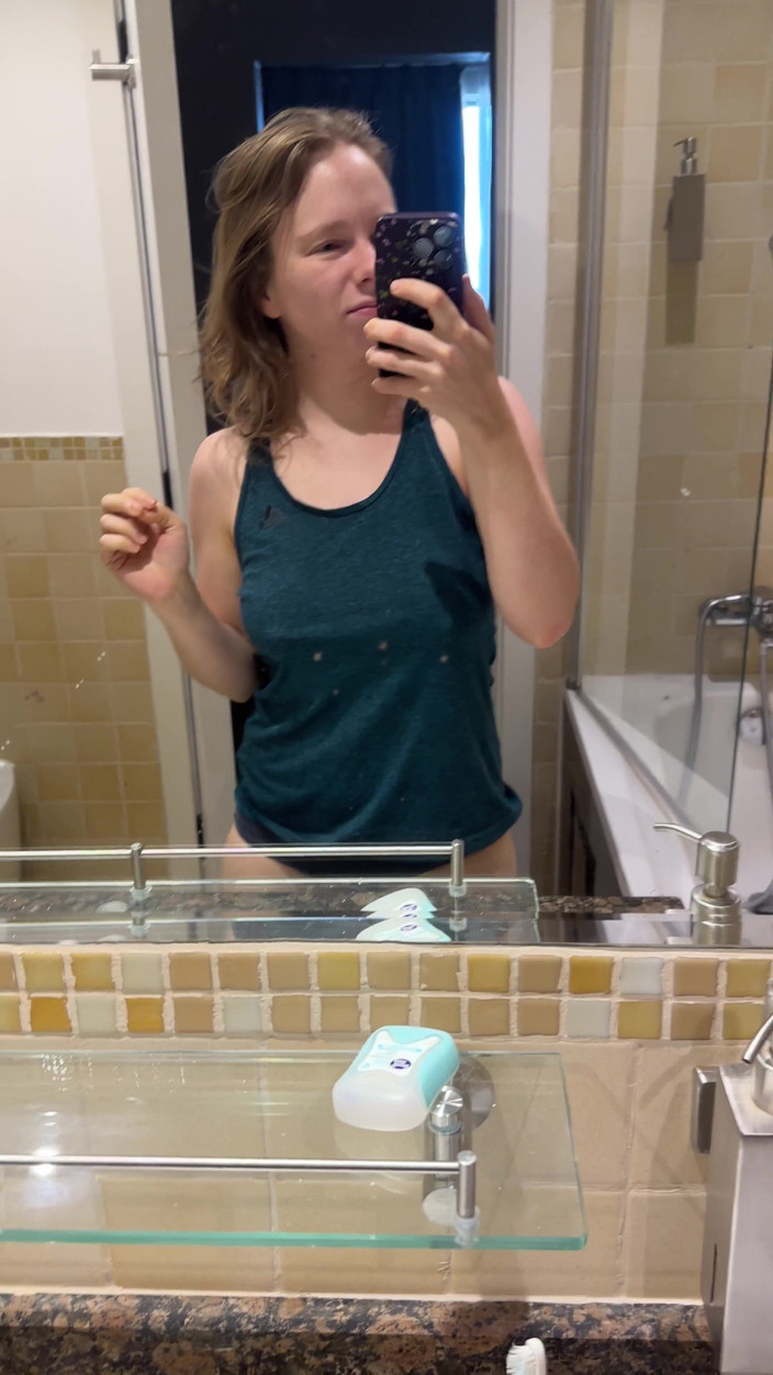 SweetLucy96: Me desperté e inmediatamente me toté