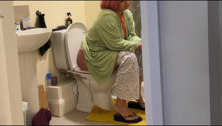 Emma Voyeur: Caught Step Mom Peeing:what Happens Next Will Surprise You