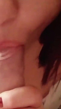 Me encanta chupar hermosas pollas.