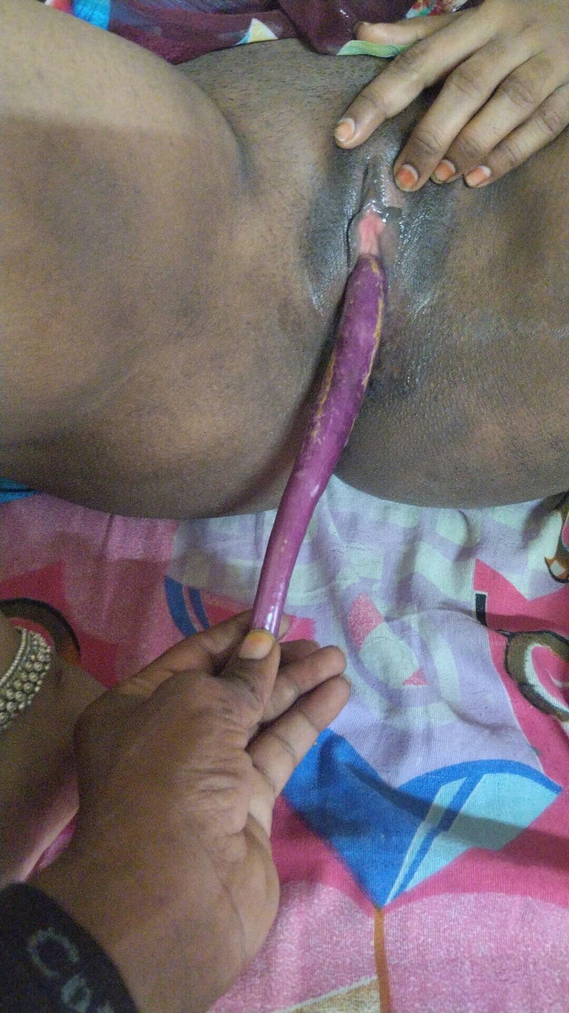 Indian Desi Couple Homemade Romance in Bedroom (Saira455)