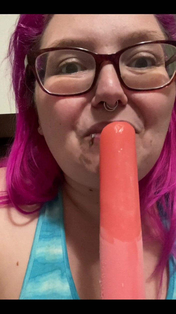 Sara Star: JilatNya Seperti Popsicle