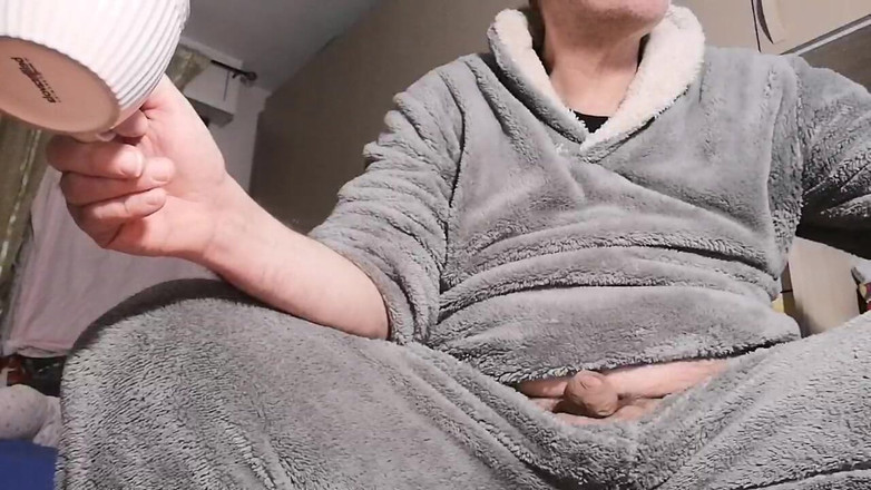 Setesesso7: Voglio Sborrare Nella Tazza E Bere Il Mio Latte Caldo!