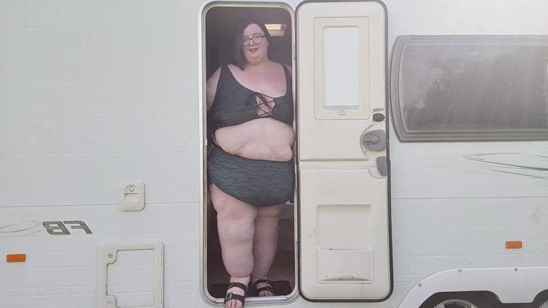 SSBBWLadyBrads: 캐러밴 작은 문 2부