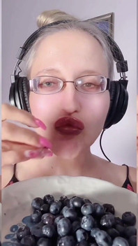 ASMRブルーベリー食べ - ASMR、眼鏡、巨人女