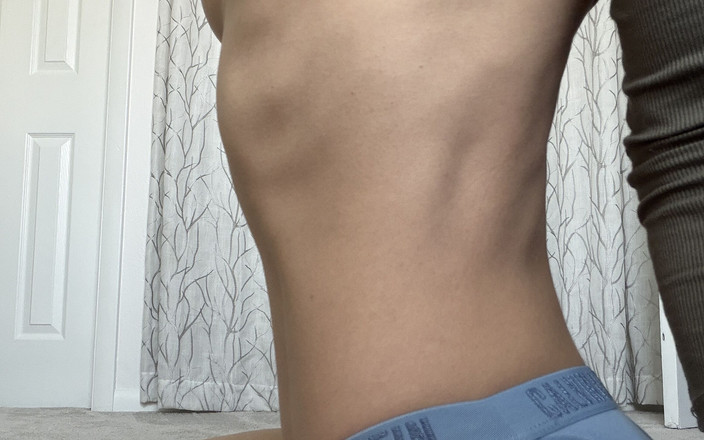 Ms_Emmy_Lynn: Awek Asia comel dalam top crop dan seluar dalam dengan...