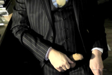 SuitedSub: Mengacaukan pinstripe...