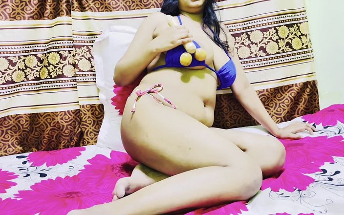 Ena: Desi het vacker flicka fingrar fitta