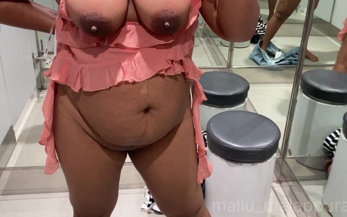 Mallu_Malappuram: Istri asal mallu lagi asik fingering memeknya pakai gaun seksi...