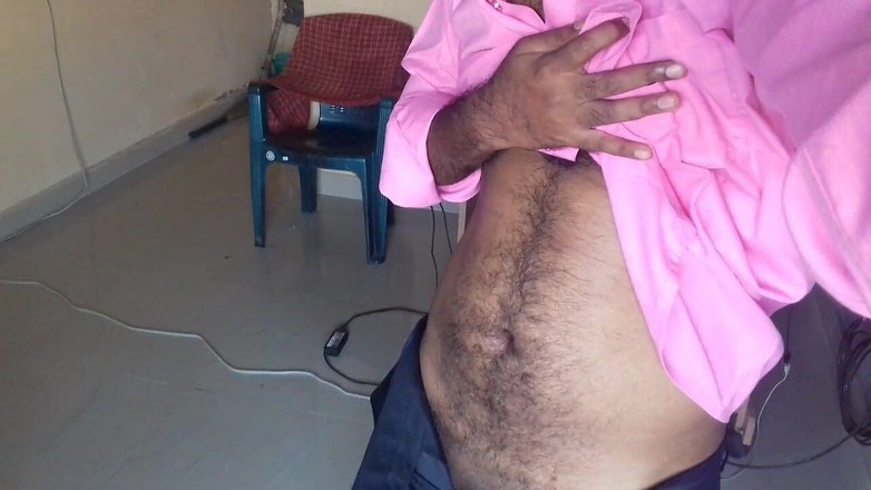 Mayanmandev: Mayanmandev si toglie la sua camicia da rosa