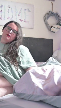 超级肥胖的白人美女清晨的肚子被