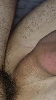 Melkachtig mietje femboy eet sperma met haar smalle gladde kont van papa!