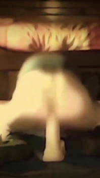 Anální bušení obrovským robertkem
