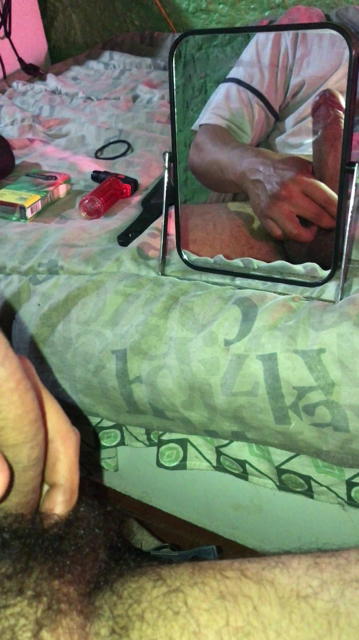 i7Bernard: Làm móng tay.