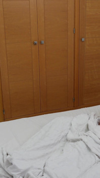 아침에 우리를 듣고 침실에 몰래 들어보는 와이프의 발정난 여친