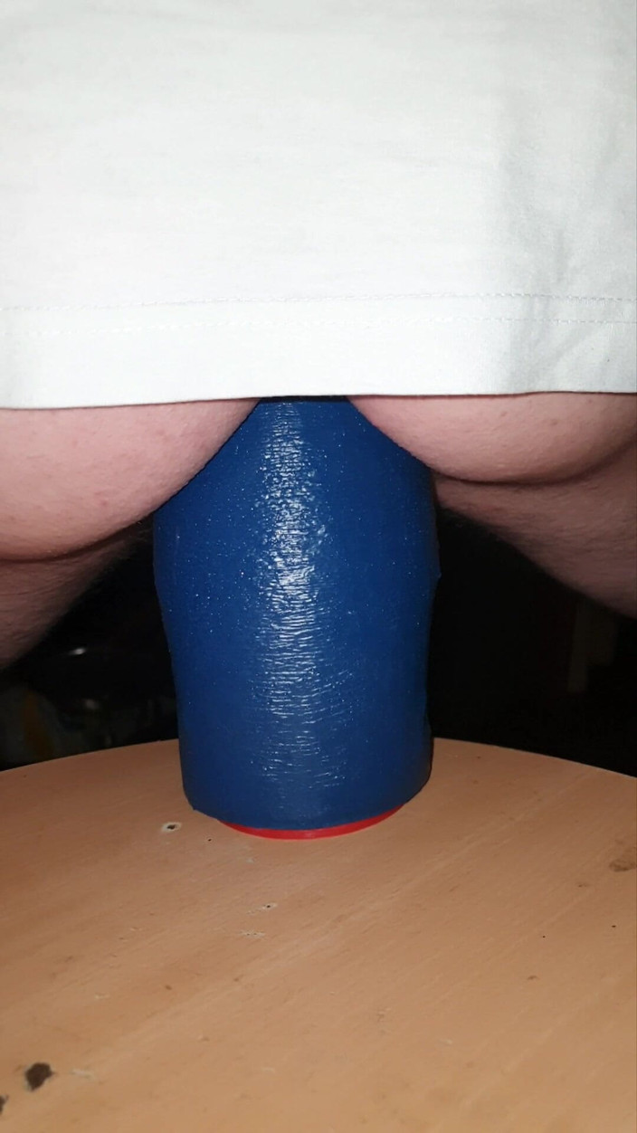 Analass: Jag rider på en dildo, naturlig, blå, enorm