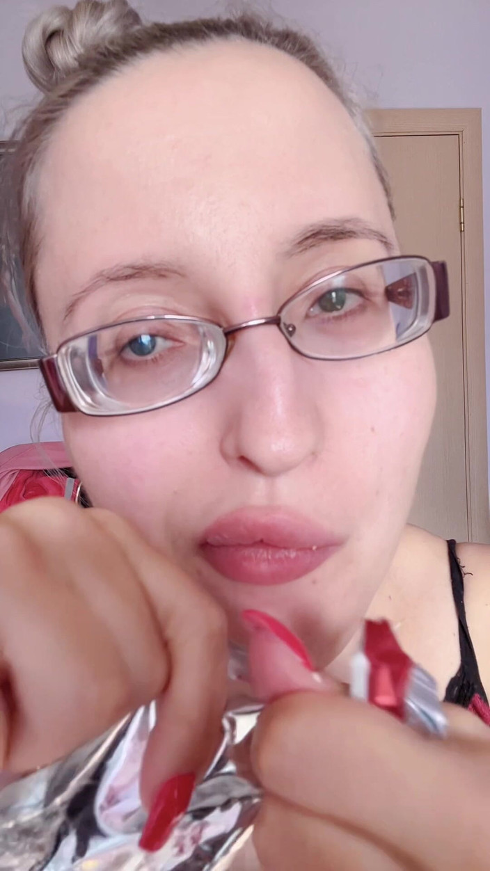 FinDom Goaldigger: Asmr Makan Protein Bar No Sugar