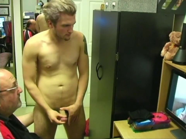 The Great Canadian Male: Satu kesalahan dari masa lalu - Corbin2