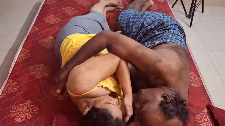 Sexy sindu: Desi Girlfriend Home Made Porn Video