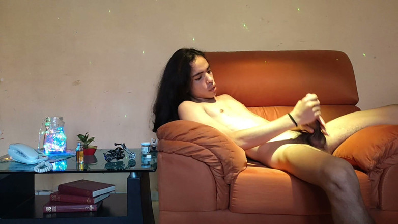 Isak pervert: Latino Vergon Sucks His Own Cock and Plays with His...