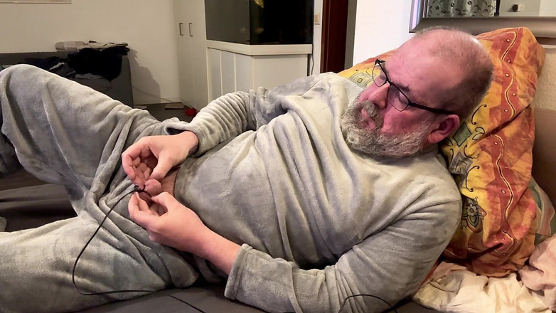 Qualzucht: Neuer, Kuscheliger Pyjama, Mega Orgasmus!