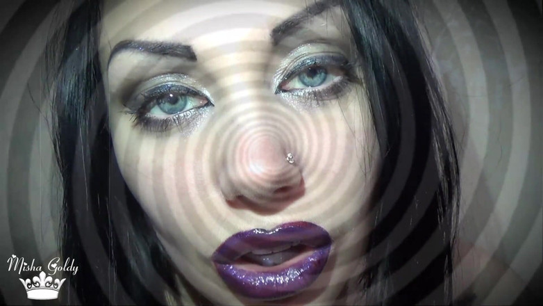Goddess Misha Goldy: 我的紫色魔法嘴唇让你疯狂