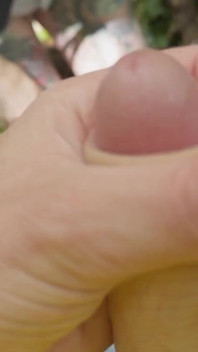 Eu fodo uma milf francesa na floresta enquanto as pessoas passam