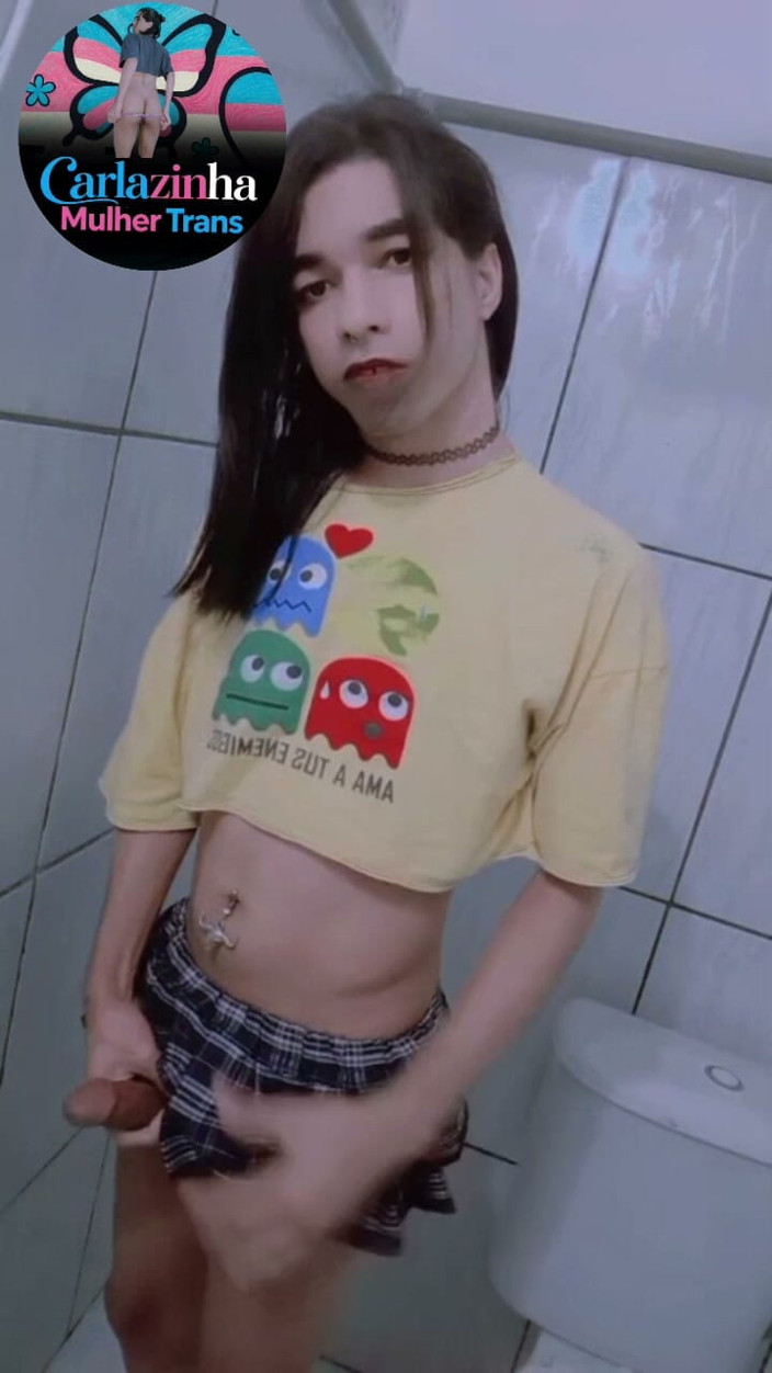Srta. Carla: Lei Carla giovane donna travestita con pantaloncini corti e mutandine...