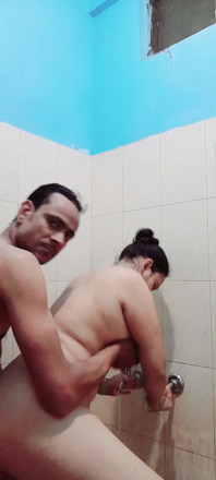 Puja si kakak ipar india lagi mandi