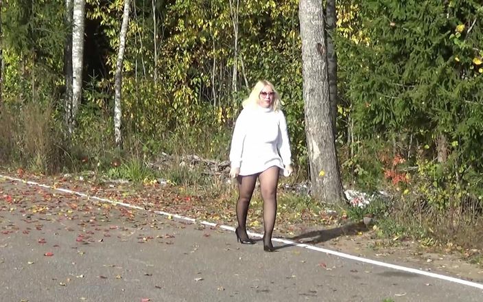 Lady Rose pee pee: Ploaie aurie 87- Pișare pe drum