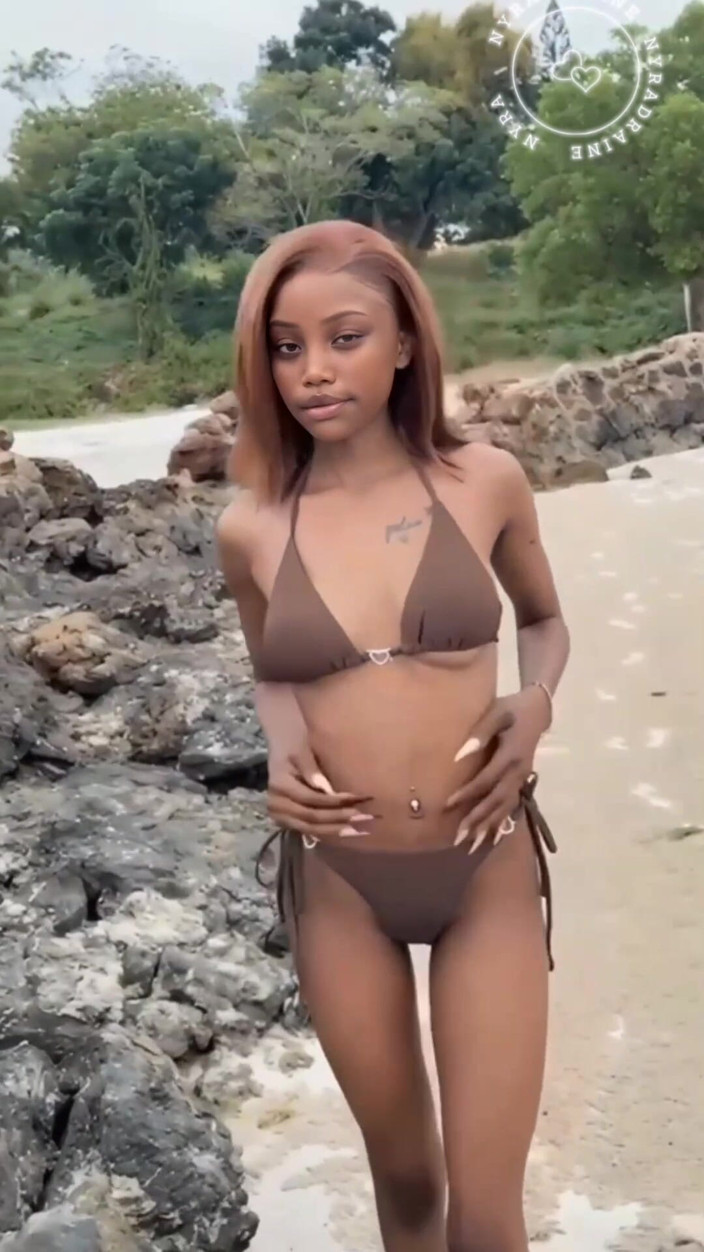 NyraDraine: Corp perfect african pe plaja Mombasa