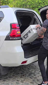 Patronum etrafta yokken karısını siktiğimi bilmiyor - Brandon Cruz ve Mariana Martix