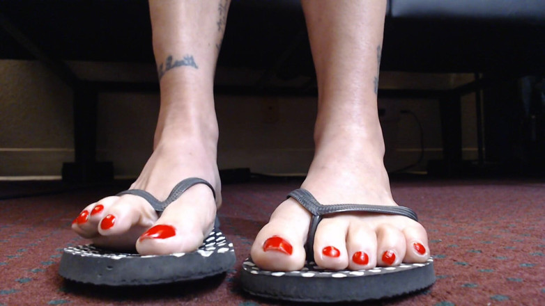 Abby Anna: Red toenails flipflop shoeplay