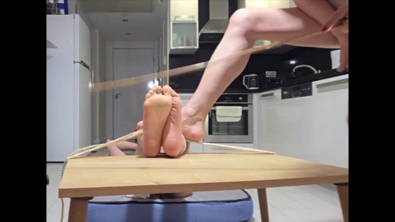 Mistressrola: 他分裂它，因为我的仆人不听我的命令