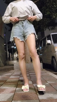 屋外で体で遊ぶ。