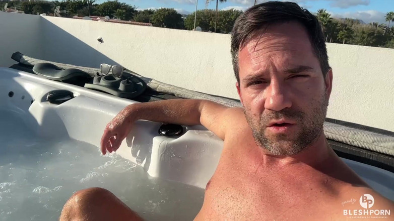 bleshporn: Show de nudez na piscina